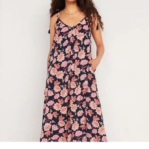 Old navy floral maxi dress with pockets and tassel tie shoulder straps. Size xxl